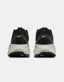 Vomero 18 "Black White"
